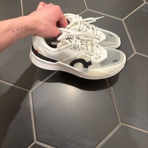 ON Women’s The Roger Pro 2 size 8.5